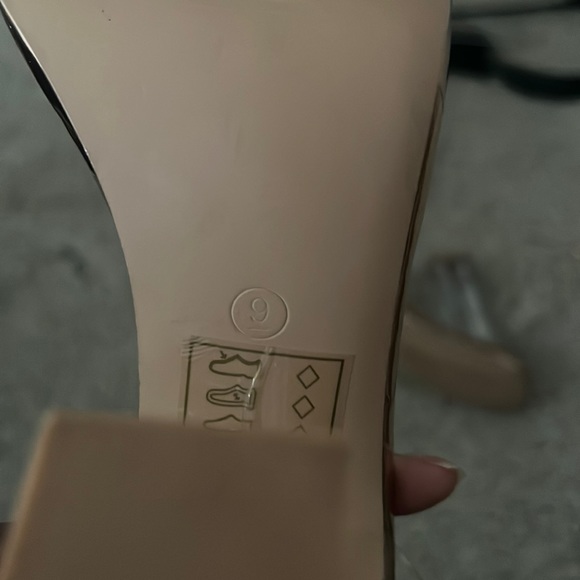 Clear heels - Picture 3 of 3